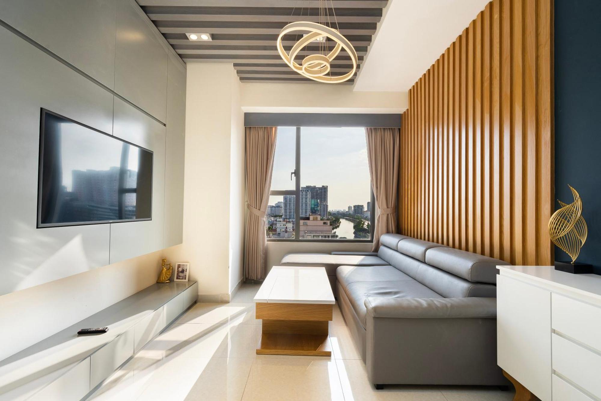 Awesome Rivergate - Cbd In Hcm Apartment